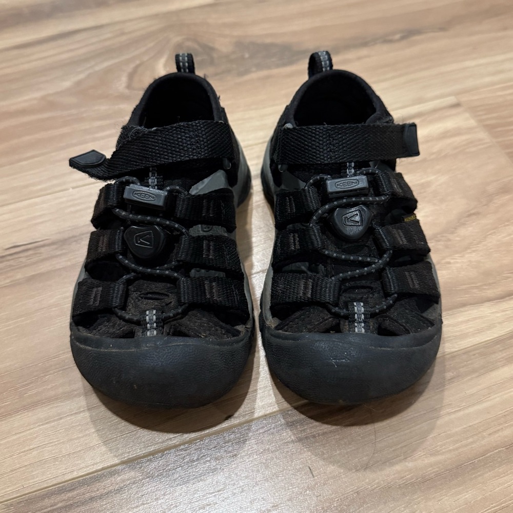 KEEN Unisex-Child Newport H2 Closed Toe Water Sandals